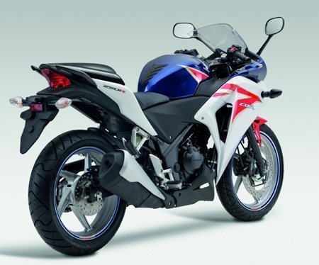 Traseira da Honda CBR 250R Traseira da CBR 250R