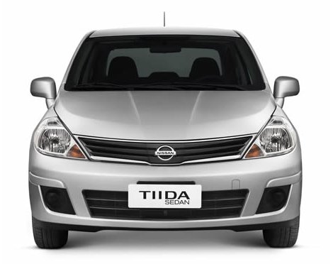 Frente do Nissan Tiida Sedã 2013 Nissan Tiida Sedã 2013 (frente)