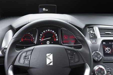 No painel frontal do DS5, projeções das informações necessárias acima do volante Painel do DS5