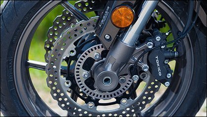 Imagem da roda dianteira da moto Kawasaki Versys 1000 Gran Tourer Ficha técnica da Kawasaki Versys 1000 Gran Tourer
