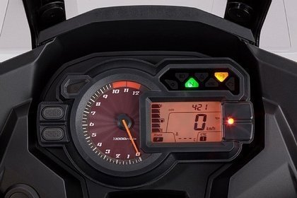 Imagem do painel da Kawasaki Versys 1000 Gran Tourer Ficha técnica da Kawasaki Versys 1000 Gran Tourer