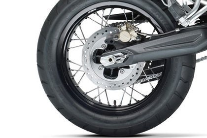 Imagem da roda traseira da Tiger 800XC Tiger 800XC - Desempenho, preços e fotos!