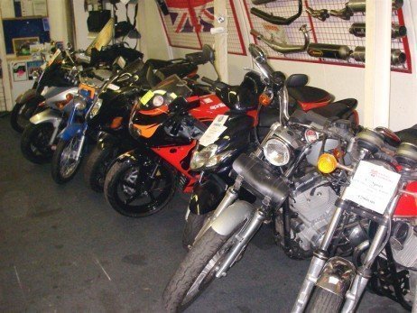 Menos dinheiro por mais moto! Vantagens de comprar motos usadas