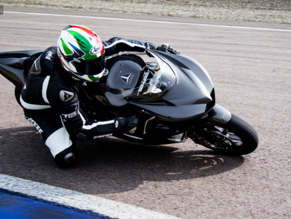 Vale a pena ter uma moto esportiva? Custo de moto esportiva