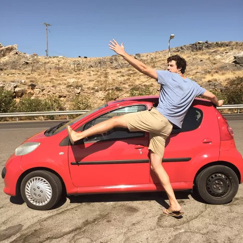 Como escolher um carro para pessoas altas? Carro para pessoas altas