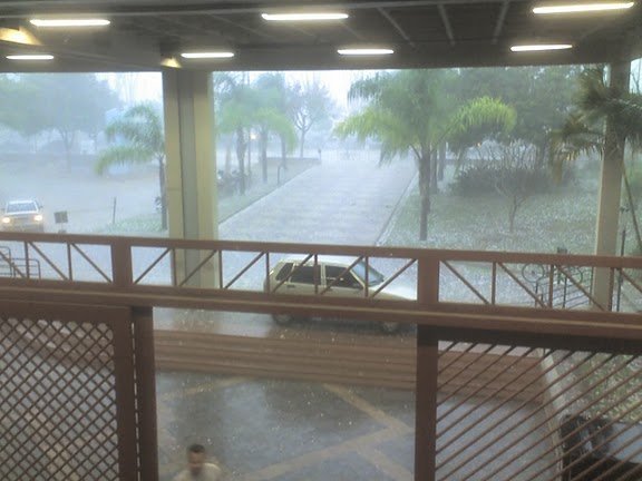 Chuva de granizo em Belo Horizonte - ICEX UFMG Chuva de granizo em Belo Horizonte - ICEX UFMG
