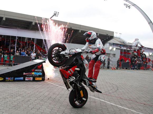 Shows de motociclistas no Duas Rodas 2011