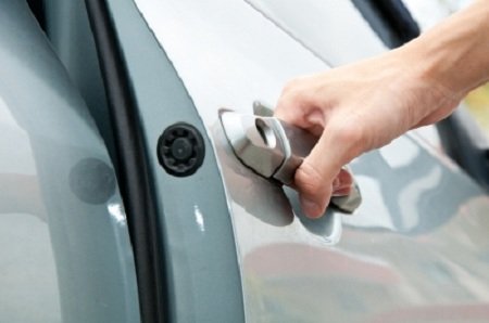 Carros novos e semi-novos são vendidos
