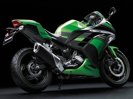 Lateral traseira da Ninja 250 2013