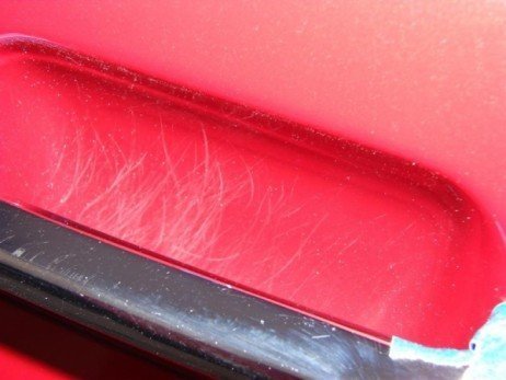 Removendo arranhados na maçaneta do carro